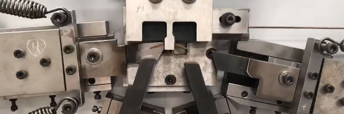 Механическая машина для производства пряжек для стреп-ленты